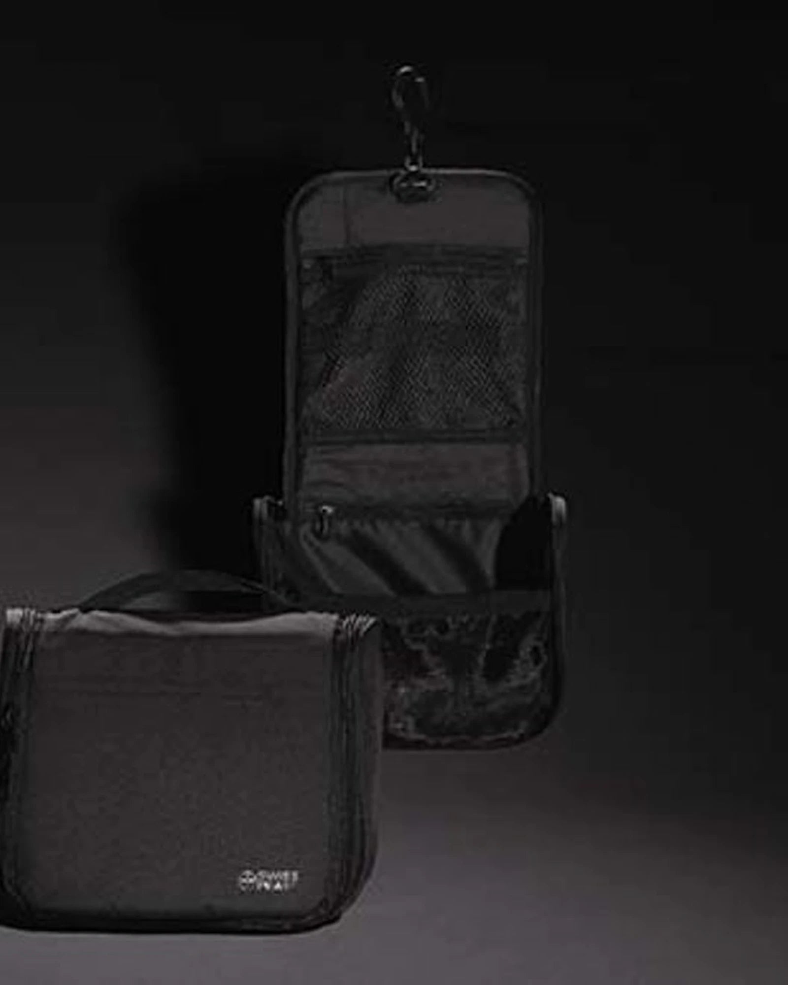 Trousse de toilette recyclée AWARE™ à personnaliser - 5