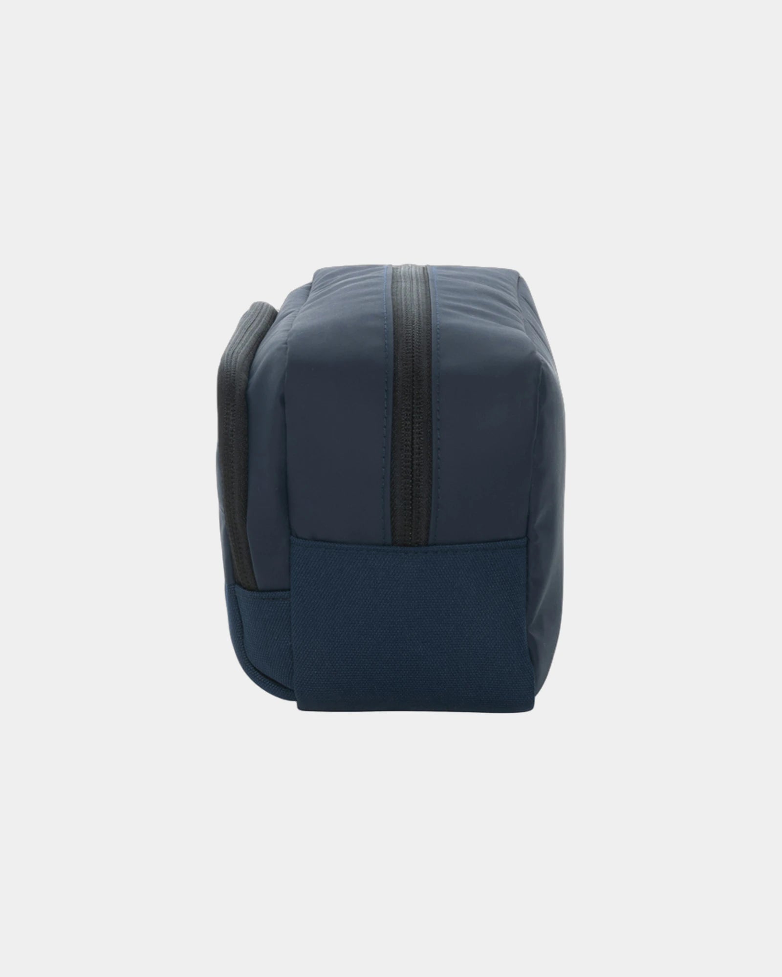 Trousse de toilette rPET AWARE™ Armond à personnaliser - 16