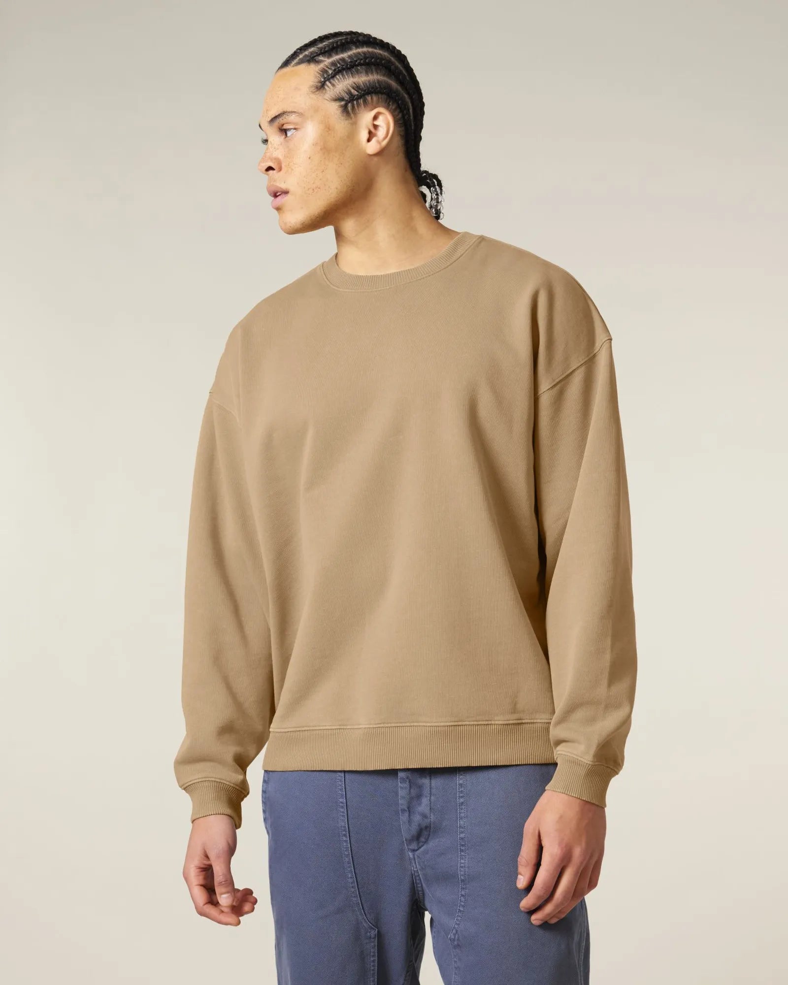 Sweat à col rond coton bio Stanley/Stella Radder 2.0 à personnaliser - G. Dyed Latte