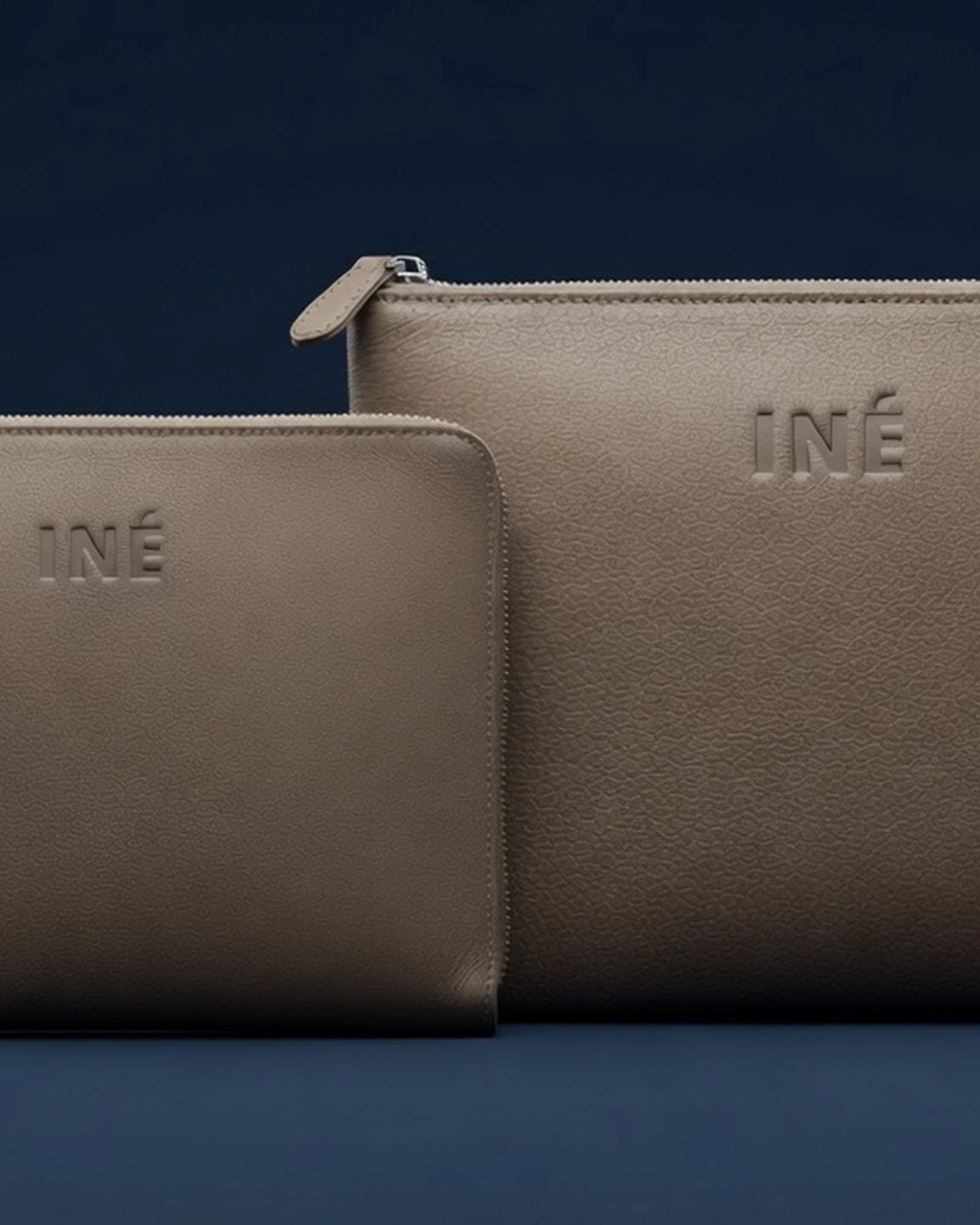 Pochette cuir recyclé INE 10/11" à personnaliser - 19